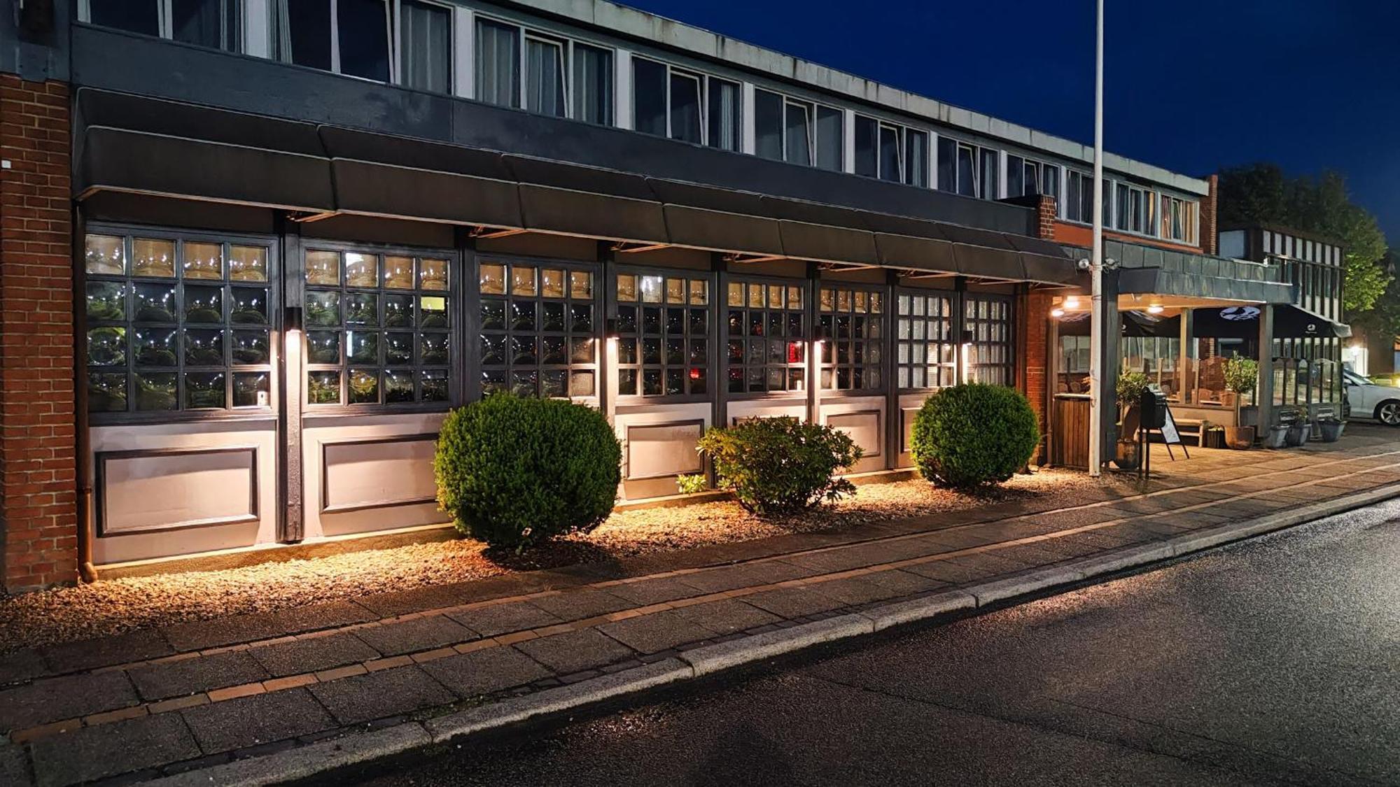 Banegaardshotellet Vojens Exterior foto